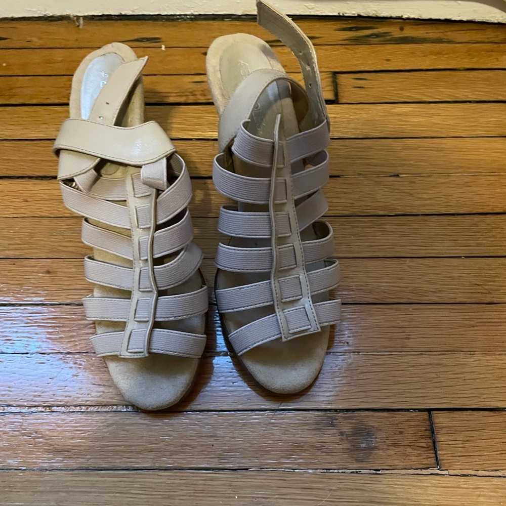 Aerosol open toe shoes